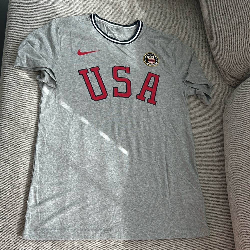 Nike T-Shirt + Pair of Nike Crew Socks